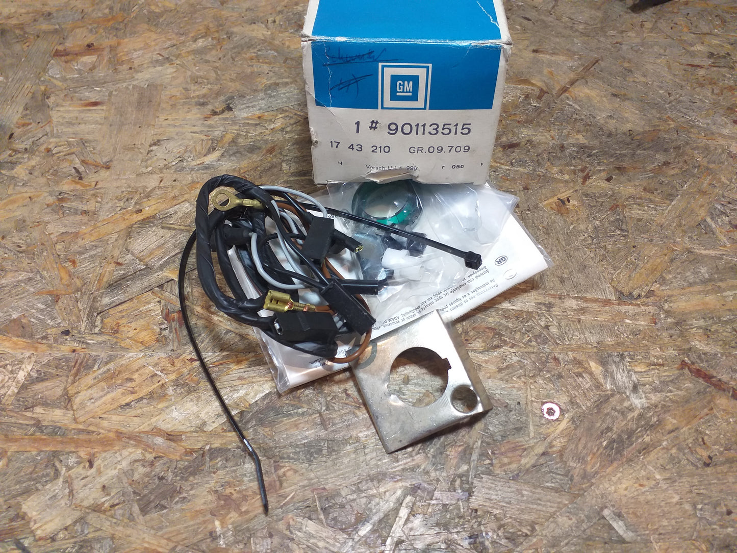 Kadett D/E Nachrüstsatz Zigarettenanzünder original GM Opel NEU