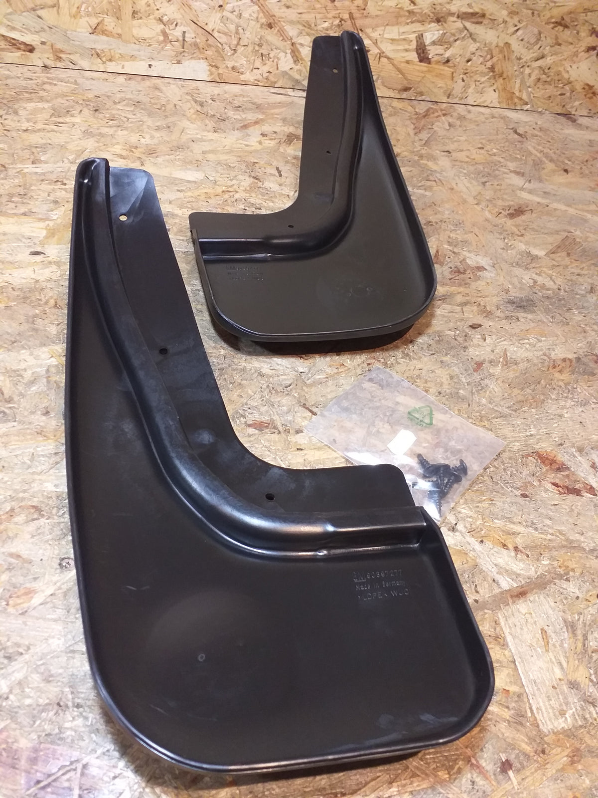 Astra Hatchback Schmutzfänger hinten original GM Opel NEU