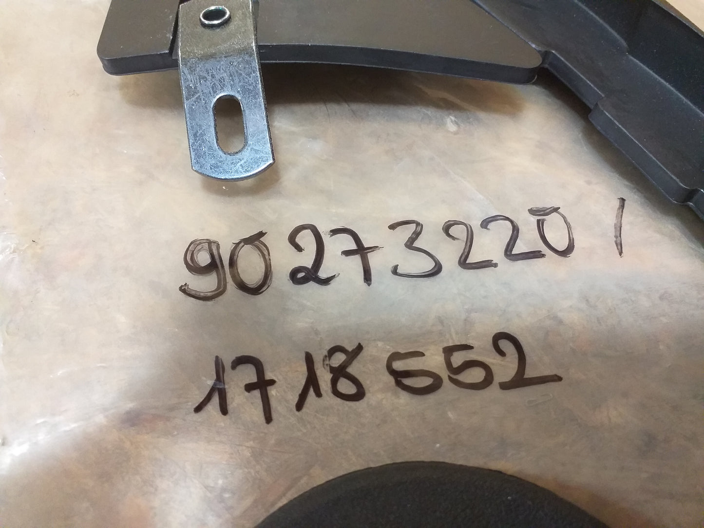 Omega A Schmutzfänger vorne original GM Opel NEU