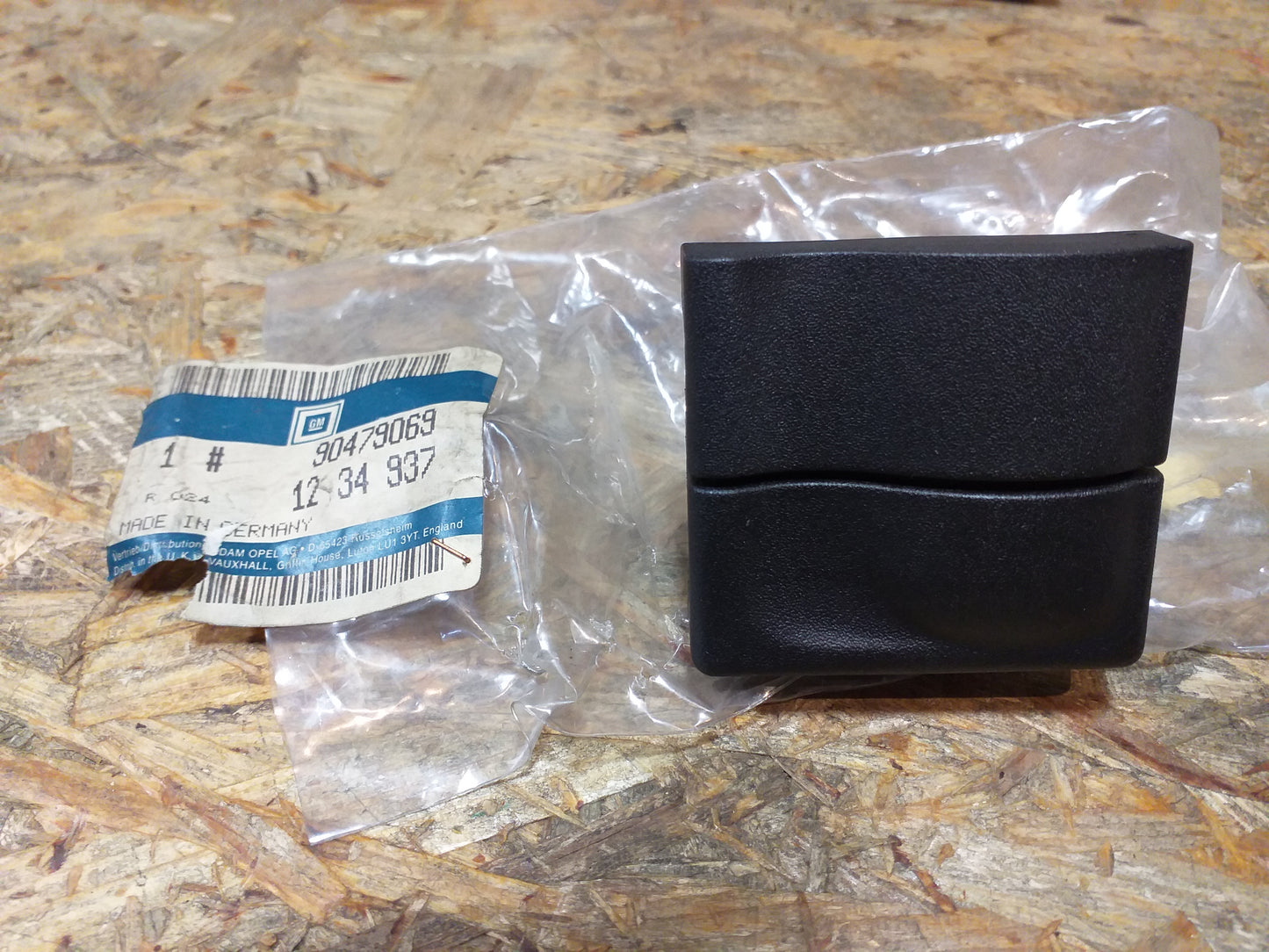Omega B Abdeckung Schalteröffnung Traktionskontrollsystem original GM Opel NEU