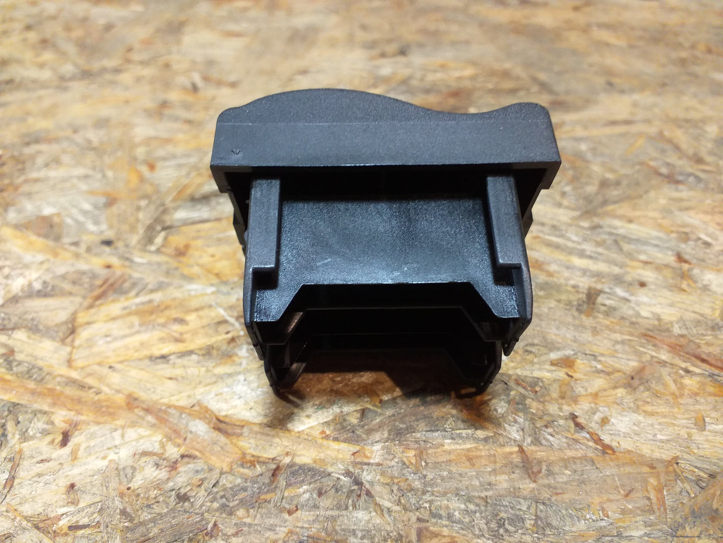 Omega B Abdeckung Schalteröffnung Traktionskontrollsystem original GM Opel NEU