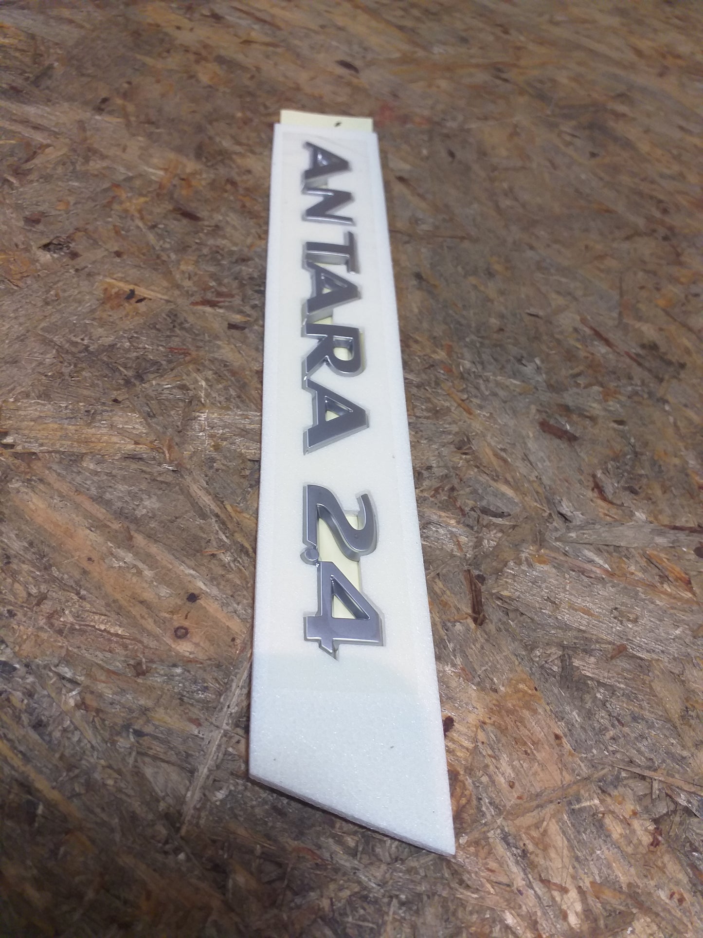 Antara 2.4 Emblem Schriftzug "Antara 2.4" original GM Opel NEU
