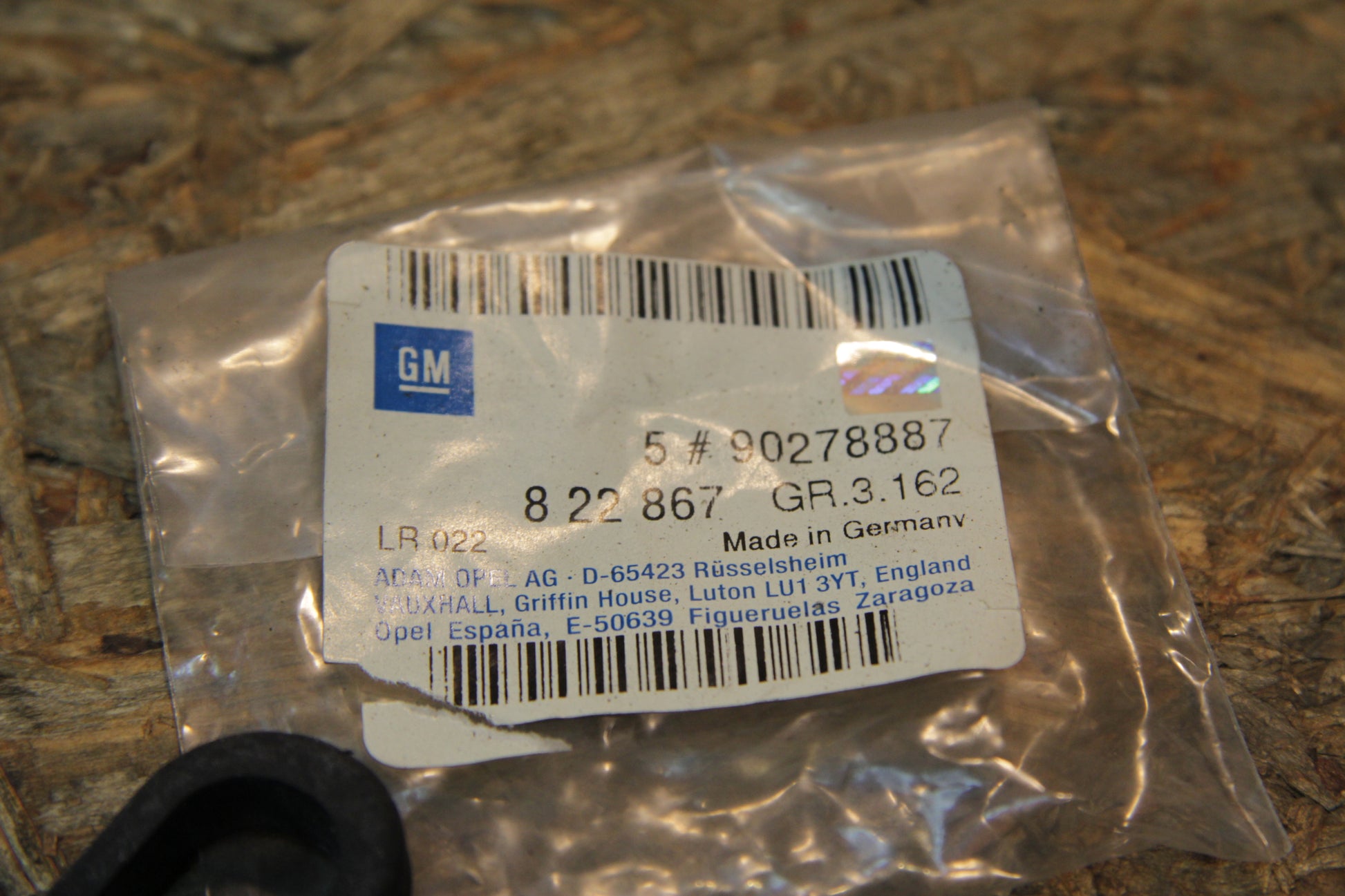 Original GM Opel Tülle Kraftstoffrohr an Unterbau (8x35) 90278887 Omega A , Senator B