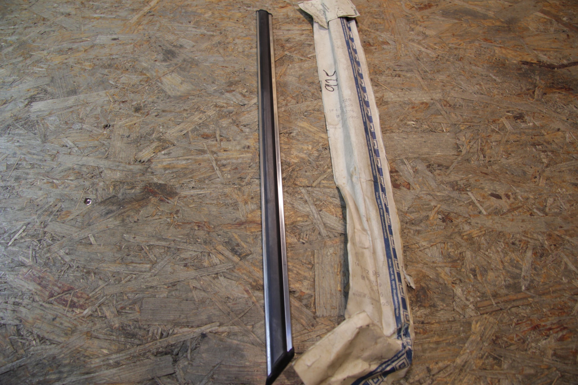 Original GM Opel Zierleiste Seitenwand hinten links, hinter dem Radlauf, 90078159 Manta B