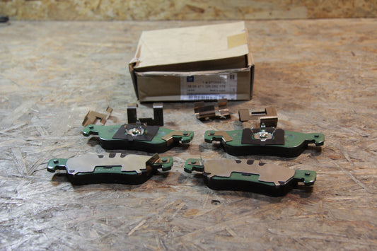 Original GM Opel Bremsbeläge hinten 97066610 Isuzu