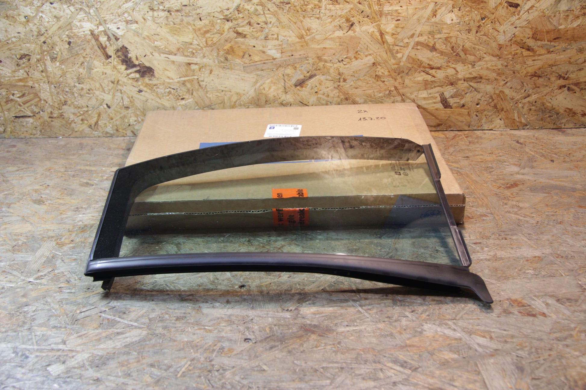 Original GM Opel Scheibe festes Fenster Hintertür links grün getönt  90459525 Omega B Caravan
