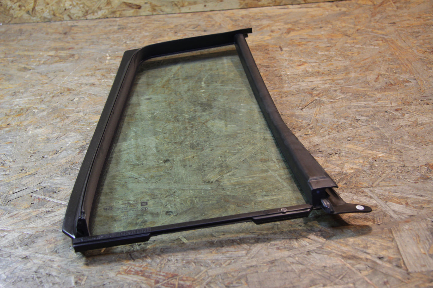 Original GM Opel Scheibe festes Fenster Hintertür links grün getönt  90459525 Omega B Caravan