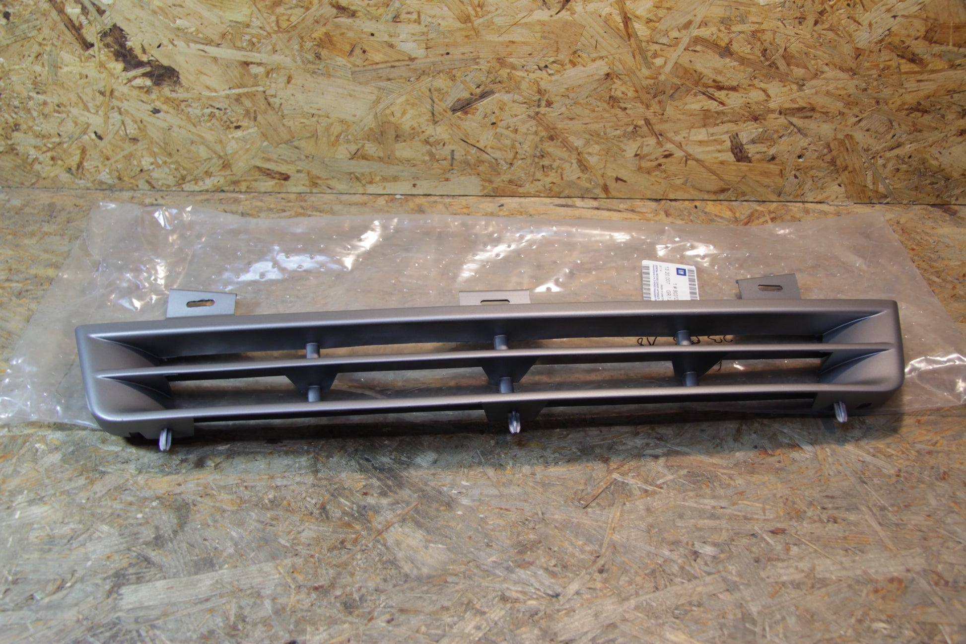Original GM Opel Kühlergitter silber 90312328 Kadett E