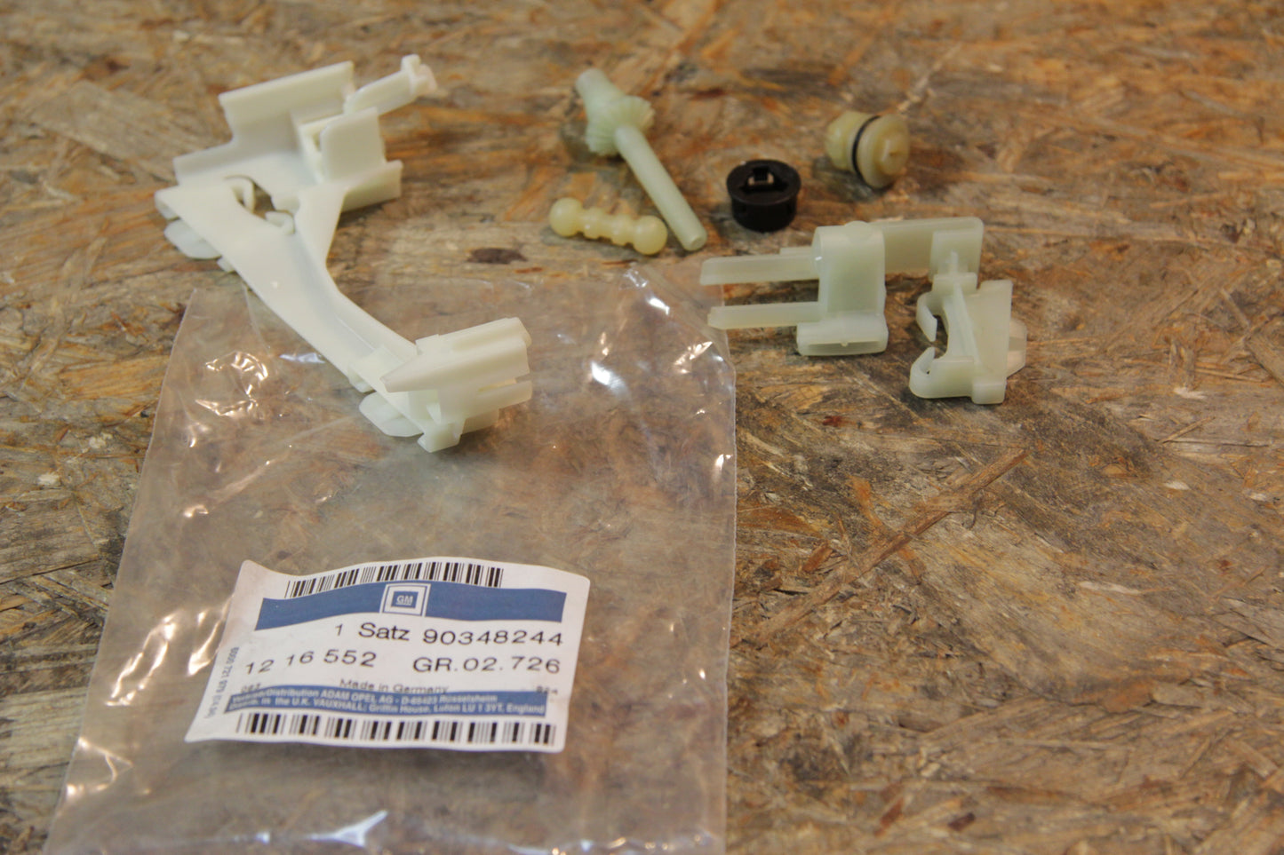 Original GM Opel Satz Befestigungsteile Scheinwerfer links 90348244 Vectra A