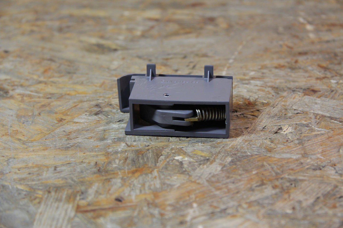 Original GM Opel Lager Hutablage links grau Farbcode:  053, 153, 253, 254, 353, 354, 453, 553, 554, 651, 716, 746, 756, 95...