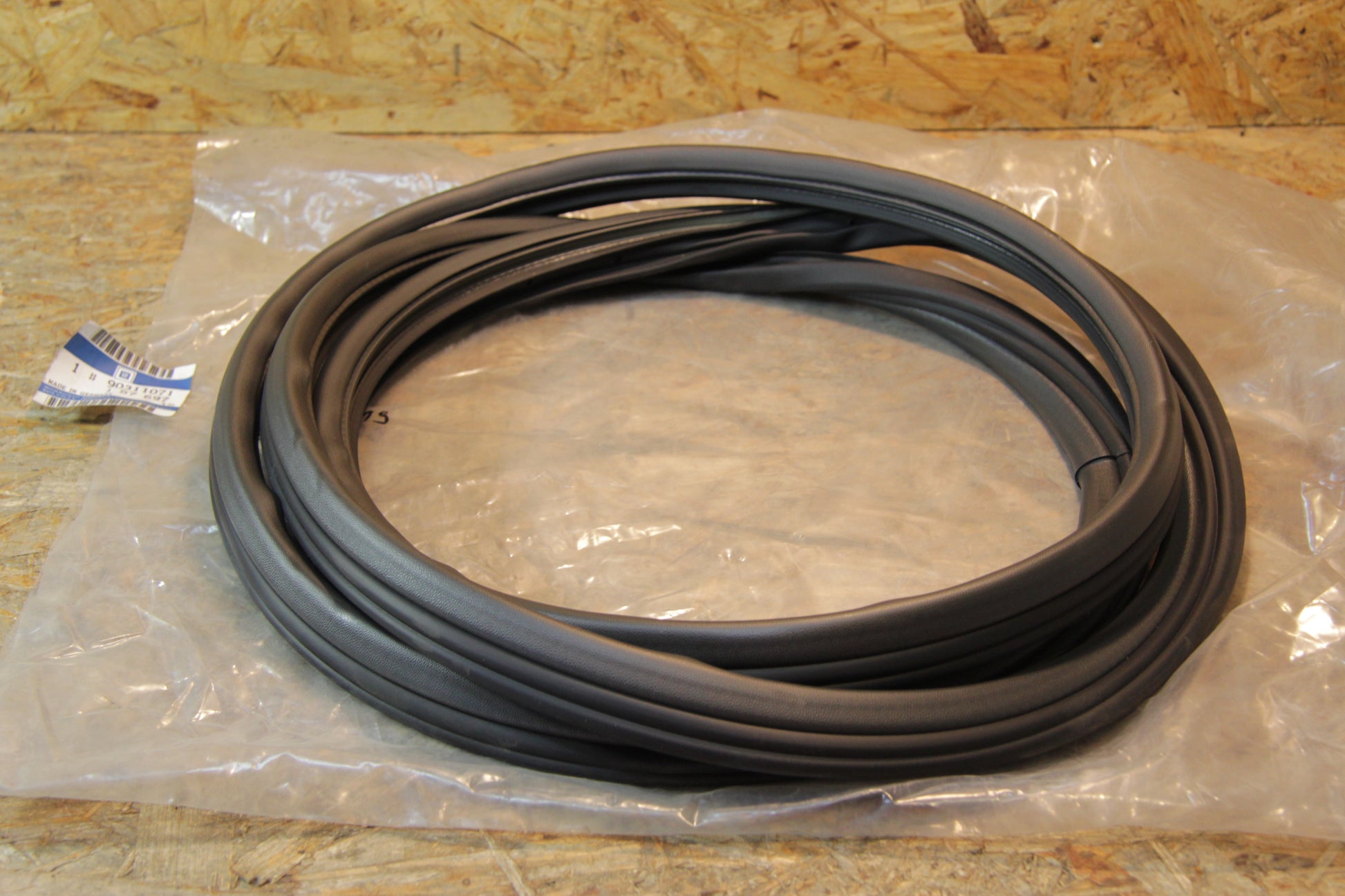 Original GM Opel Gummiabdichtung Farbcode: 037, 139, 237, 437, 597, 637, 735, 867, 937 90311071 Omega A