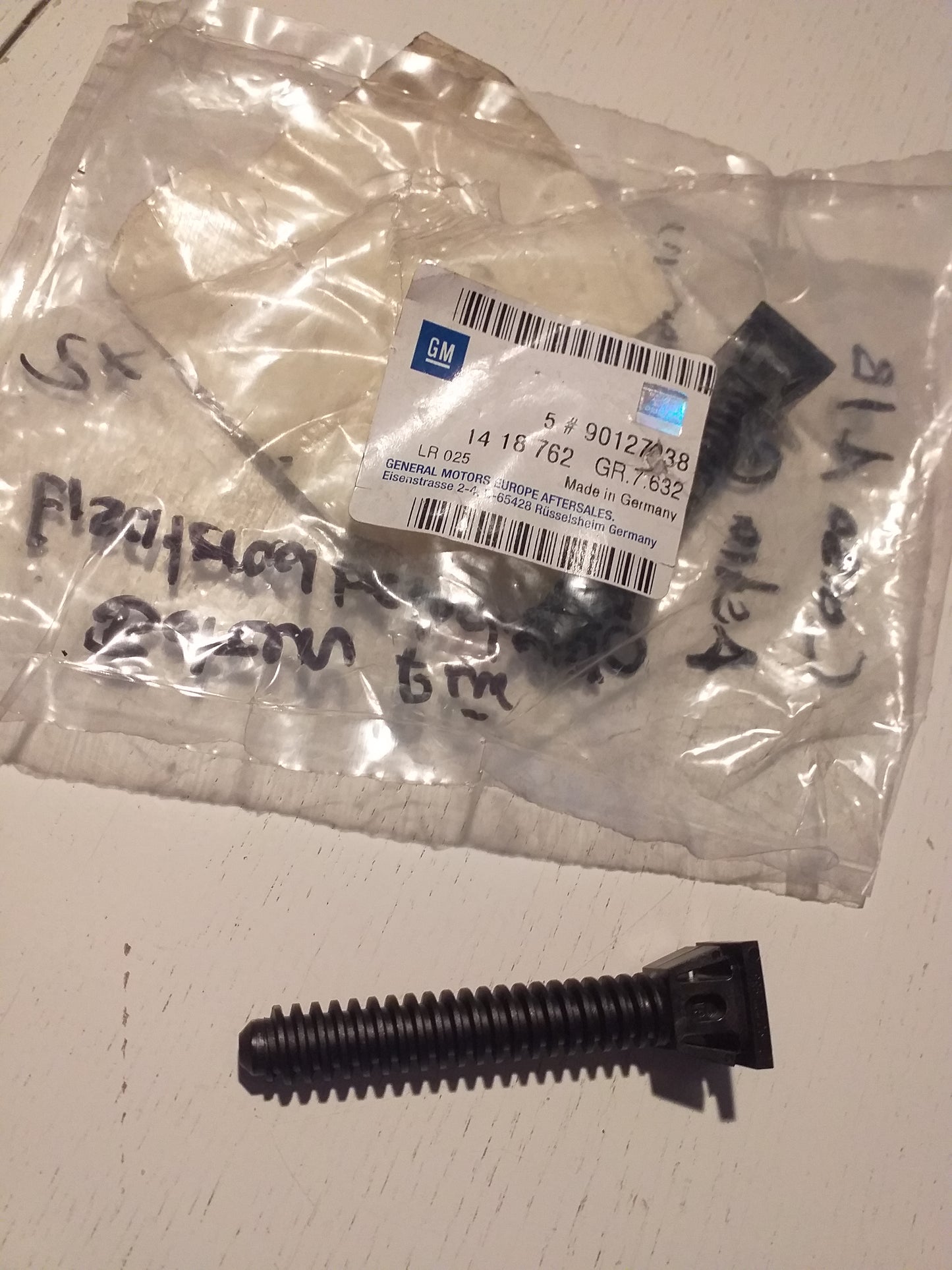 Corsa A/B Astra G Omega A Caravan bolzen für Ersatzradbefestigung original GM Opel NEU