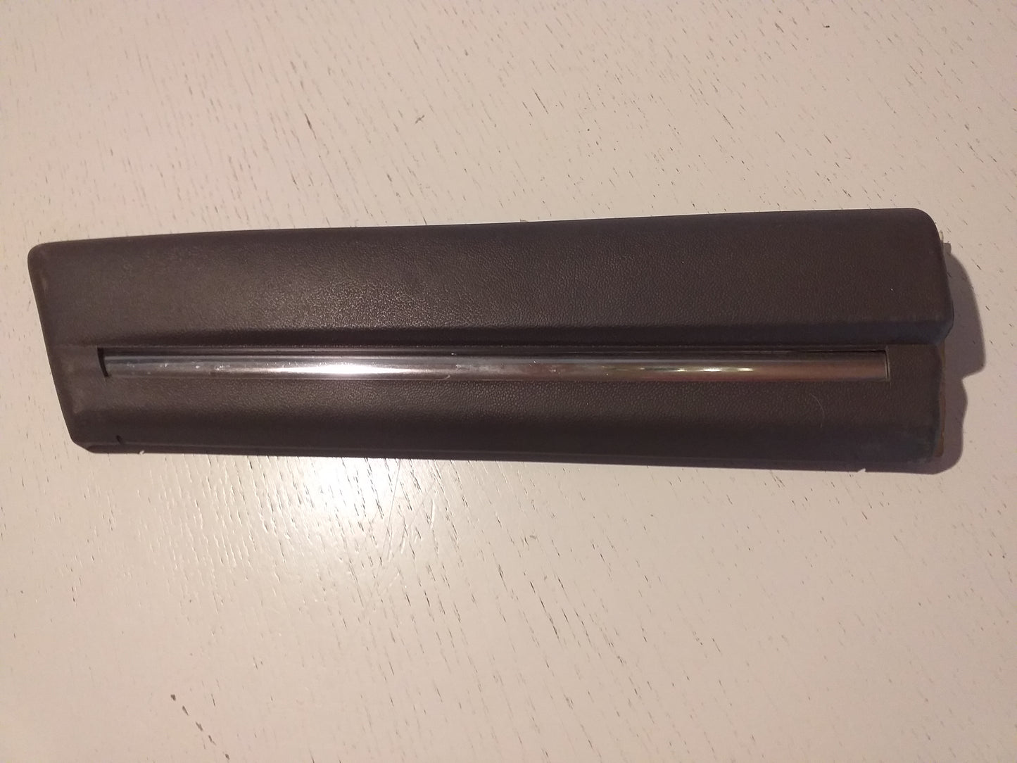 Omega A Schutzzierleiste Kotflügel vorne rechts dunkelbraun original GM Opel NEU