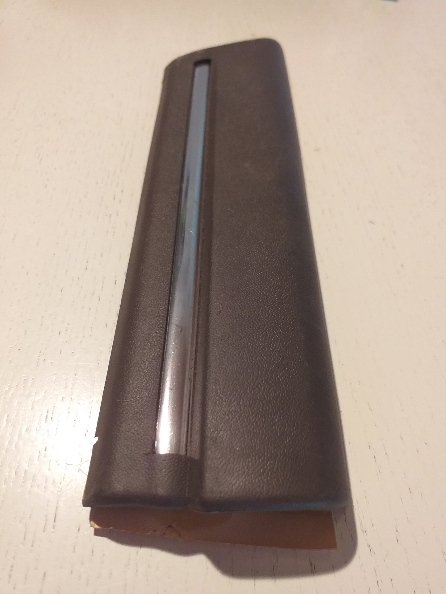 Omega A Schutzzierleiste Kotflügel vorne rechts dunkelbraun original GM Opel NEU