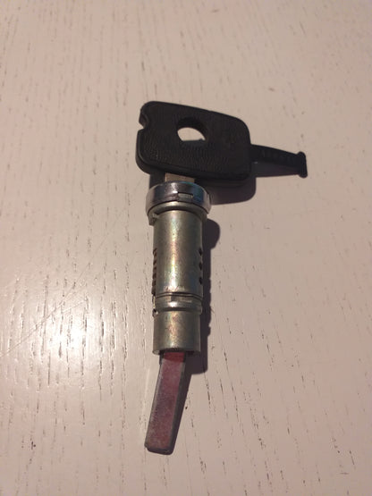 Oldtimer Youngtimer Schließzylinder mit Schlüssel original GM Opel NEU
