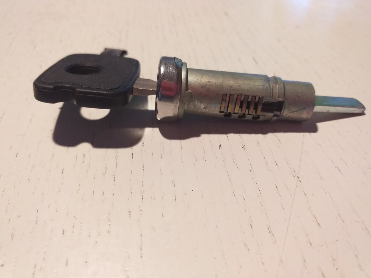 Oldtimer Youngtimer Schließzylinder mit Schlüssel original GM Opel NEU