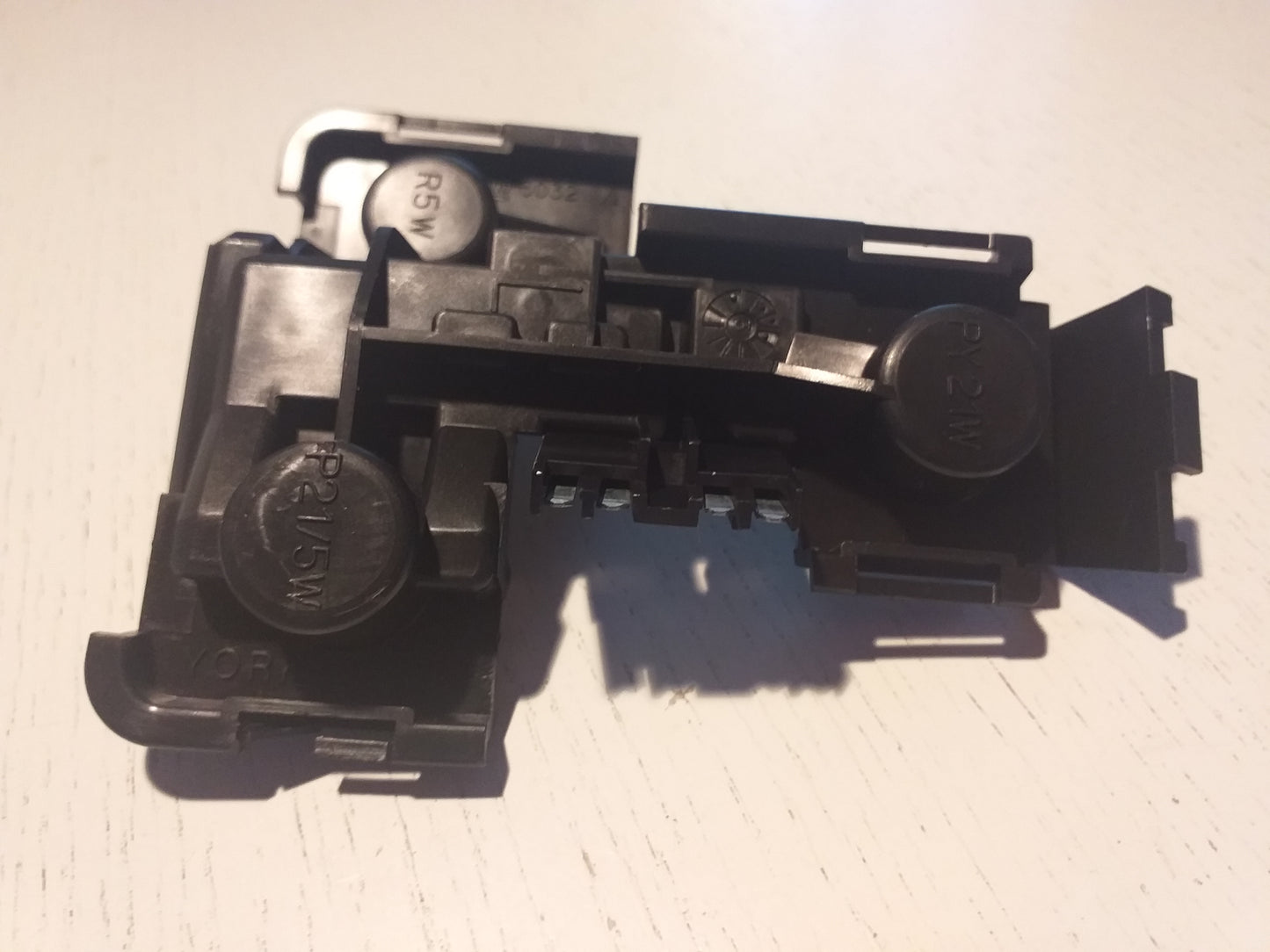 Omega B Stufenheck Lampenträger links außen original GM Opel NEU
