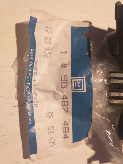 Omega B Stufenheck Lampenfassung Heckleuchte außen rechts original GM Opel NEU