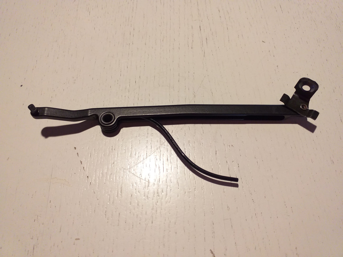 Tigra A/B Kadett E Halter Windabweiser an Schiebedach original GM Opel NEU