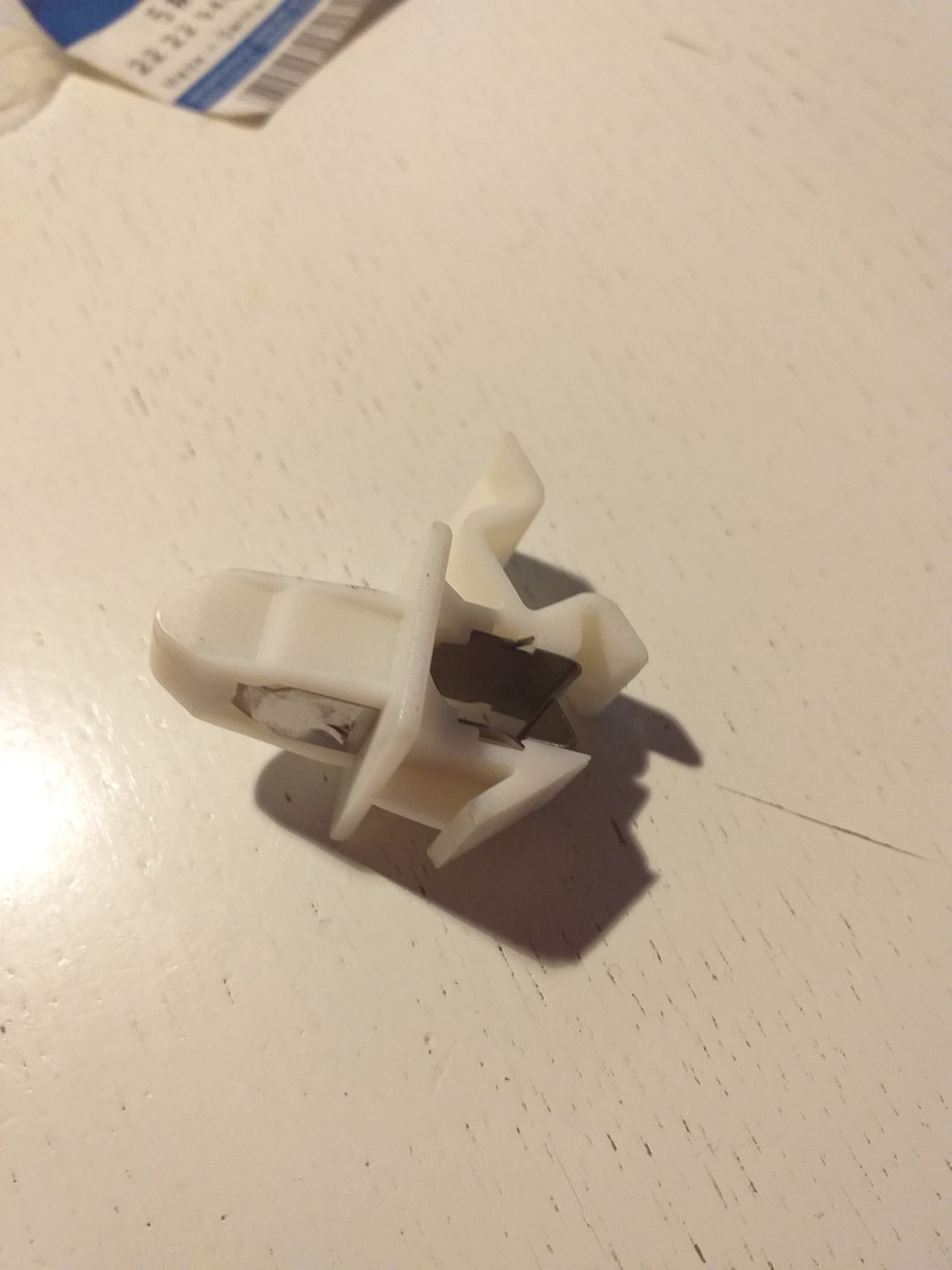Omega Senator B Clip Befestigung Abdeckung Teppichboden original GM Opel NEU