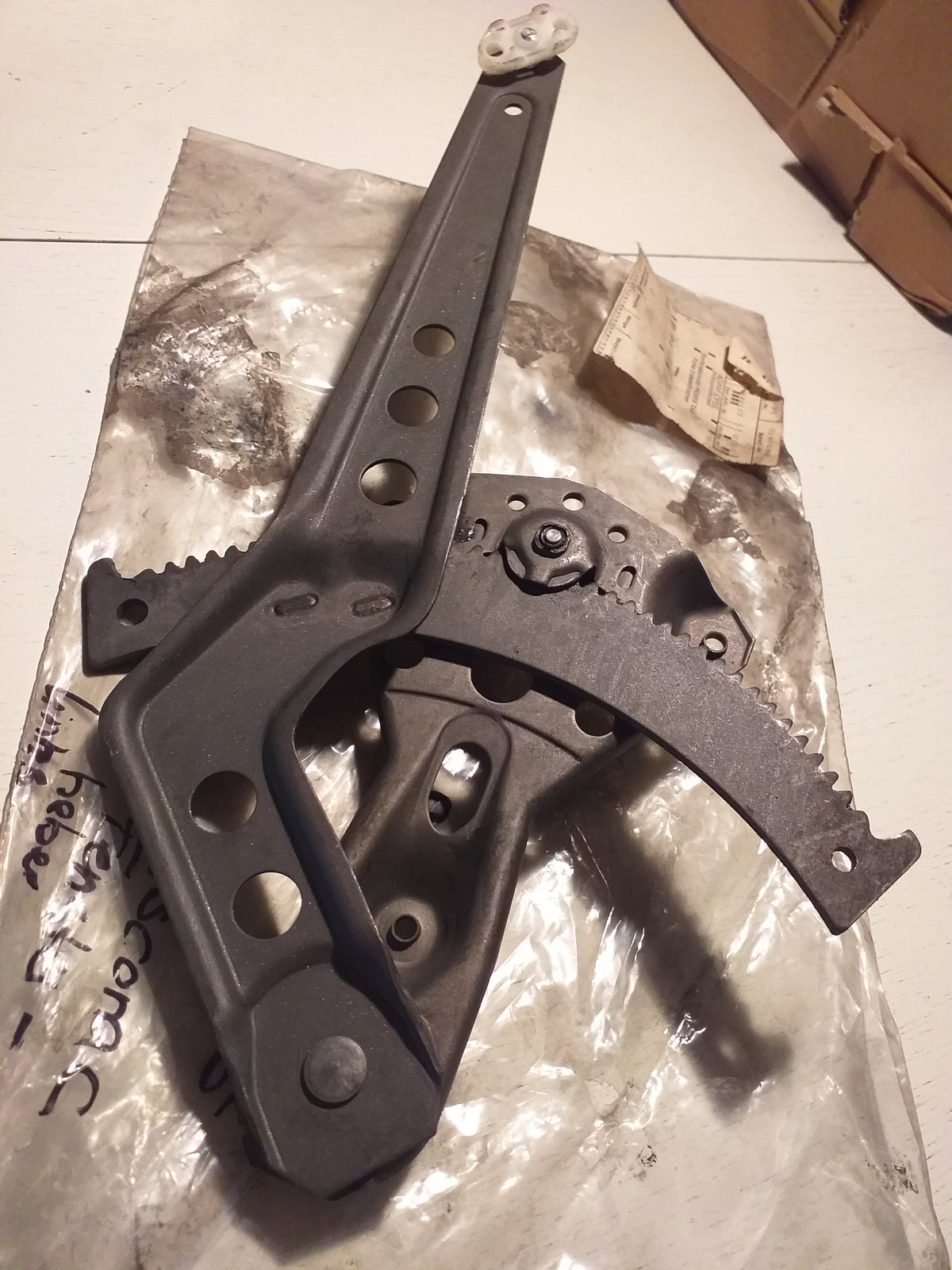 Ascona C Fensterheber links  original GM Opel NEU