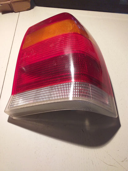 Omega B Heckleichte mit Nebelschlussleuchte rechts original GM Opel NEU