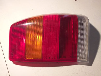 Omega B Heckleichte mit Nebelschlussleuchte rechts original GM Opel NEU