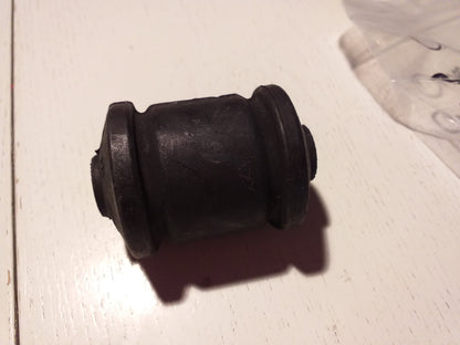 Omega A/B/Caravan VectraA/A CC Lagerbuchse Lenker original GM Opel n6
