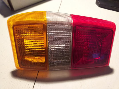 Ford Fiesta Heckleuchteneinsatz links original ARIC NEU