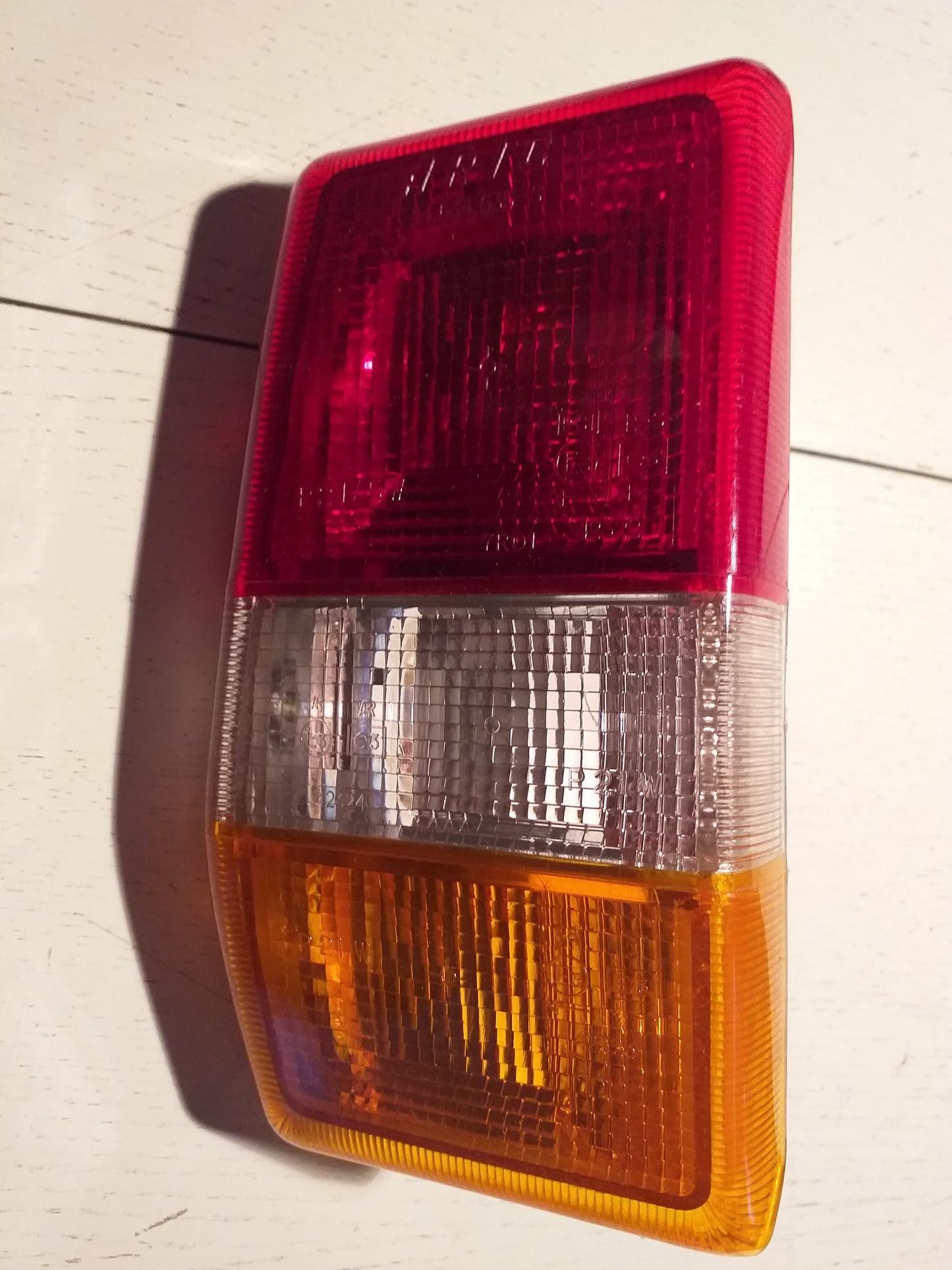 Ford Fiesta Heckleuchteneinsatz links original ARIC NEU