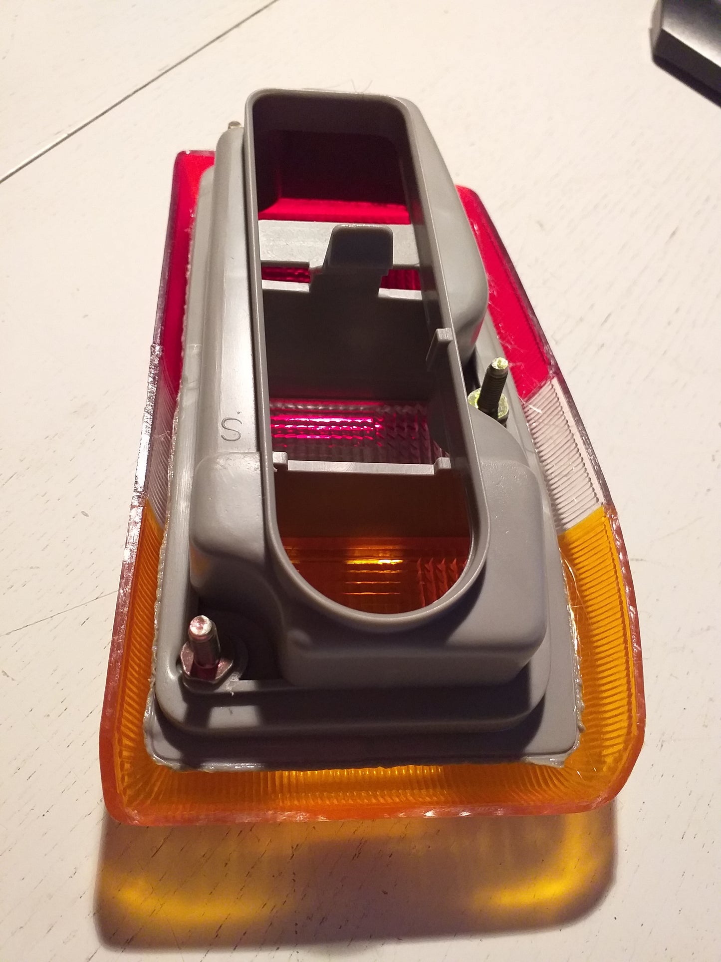 Ford Fiesta Heckleuchteneinsatz links original ARIC NEU