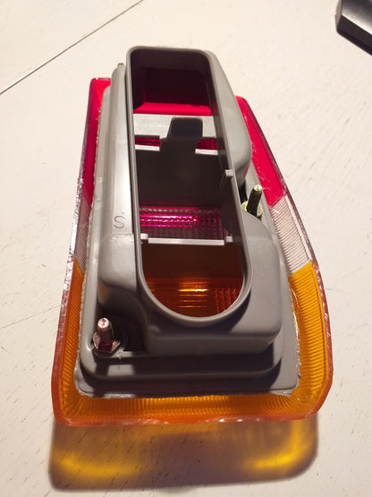 Ford Fiesta Heckleuchteneinsatz links original ARIC NEU