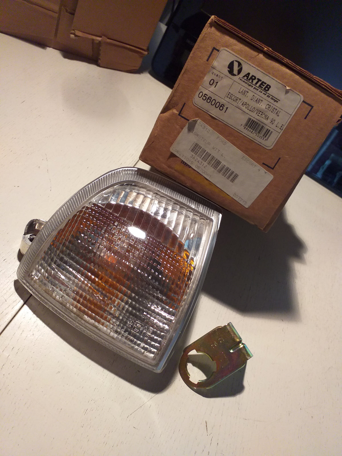 Ford Escort Apollo Verona Blinkerleuchte links original ARTEB NEU
