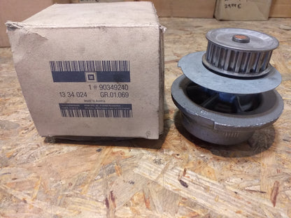 Ascona C Kadett E Vectra A Wasserpumpe original GM Opel NEU