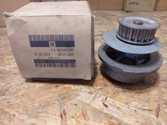 Ascona C Kadett E Vectra A Wasserpumpe original GM Opel NEU