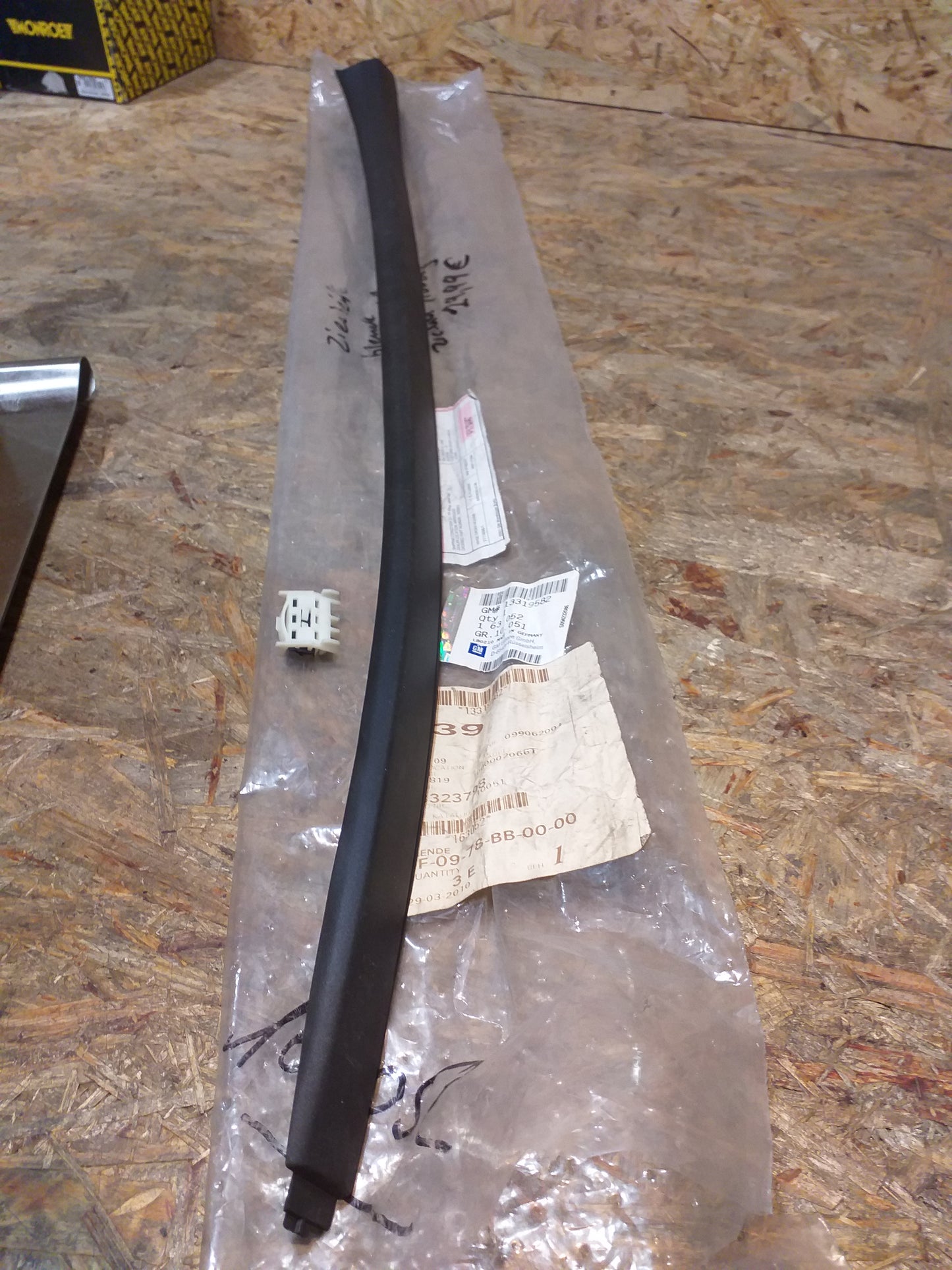 Astra J Zierleiste Blende Frontscheibe original GM Opel NEU