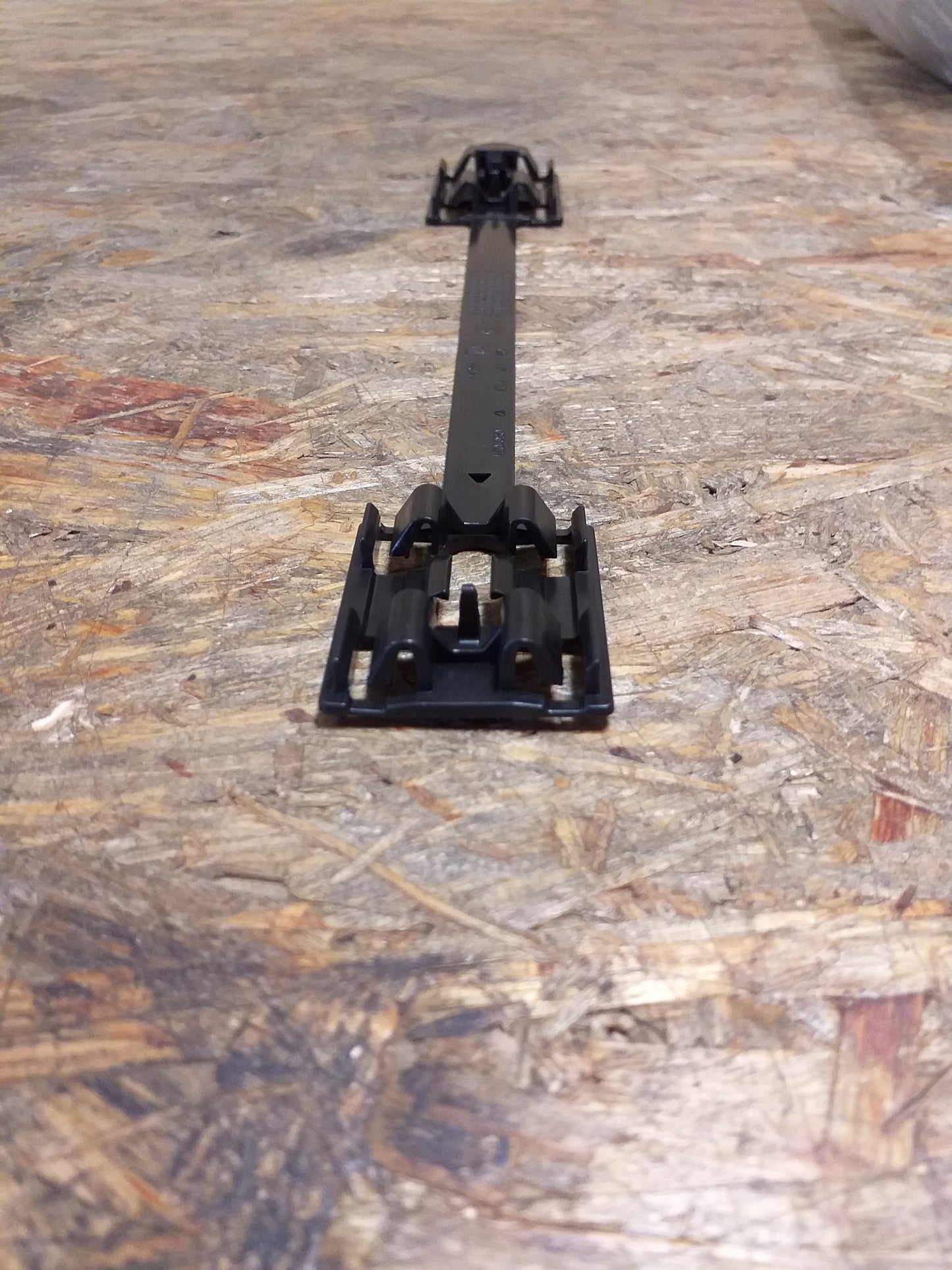 Opel Corsa C Astra Clips Plastikhalter Befesrigungsklammer Verschluss Seitenschweller original GM Opel NEU