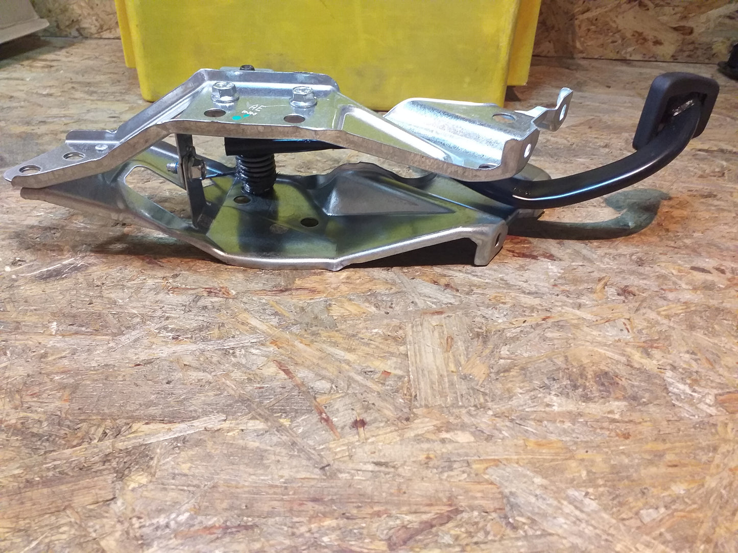 Astra G Zafira A Strebe Befestigung Bremspedal original GM Opel NEU