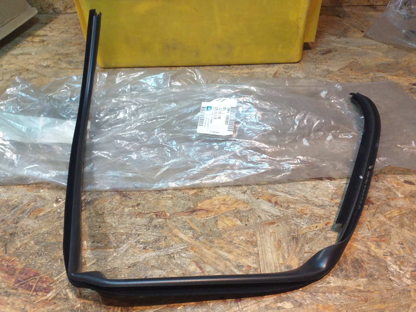 Vivaro Gummiabdichtung Fensterschacht außen links original GM Opel NEU