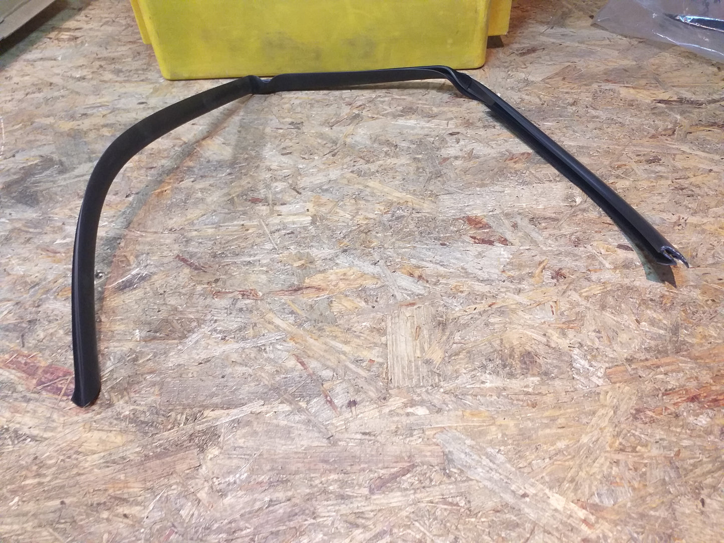Vivaro Gummiabdichtung Fensterschacht außen links original GM Opel NEU