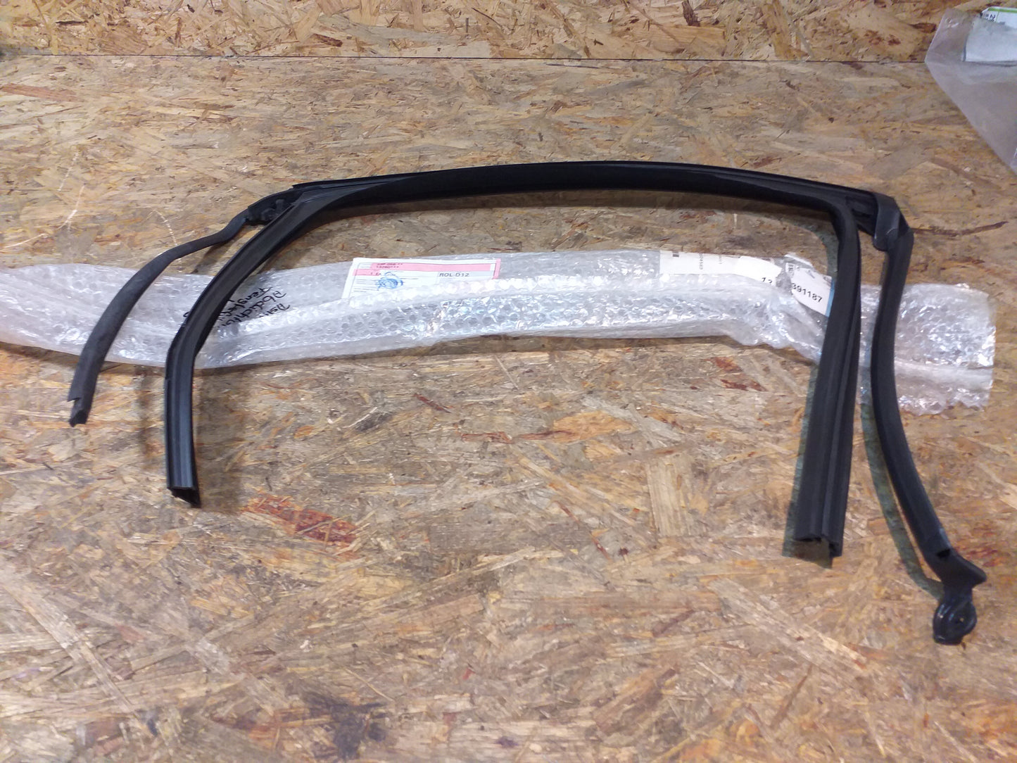 Astra J Abdichtung Fensterführung h. Links original GM Opel NEU
