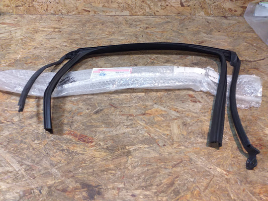 Astra J Abdichtung Fensterführung h. Links original GM Opel NEU