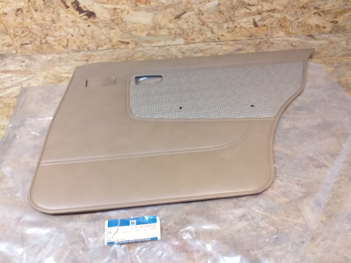 Kadett E Verkleidung Türe rechts innen Polster original  GM Opel NEU