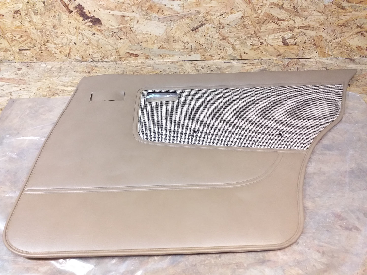 Kadett E Verkleidung Türe rechts innen Polster original  GM Opel NEU