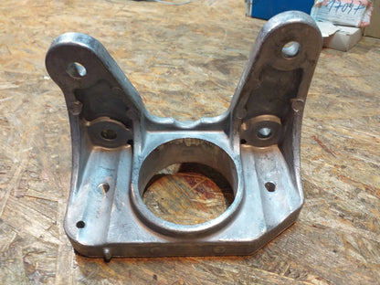 Vivaro 2.5DTi Motorhalter Motoraufgängung original GM Opel NEU