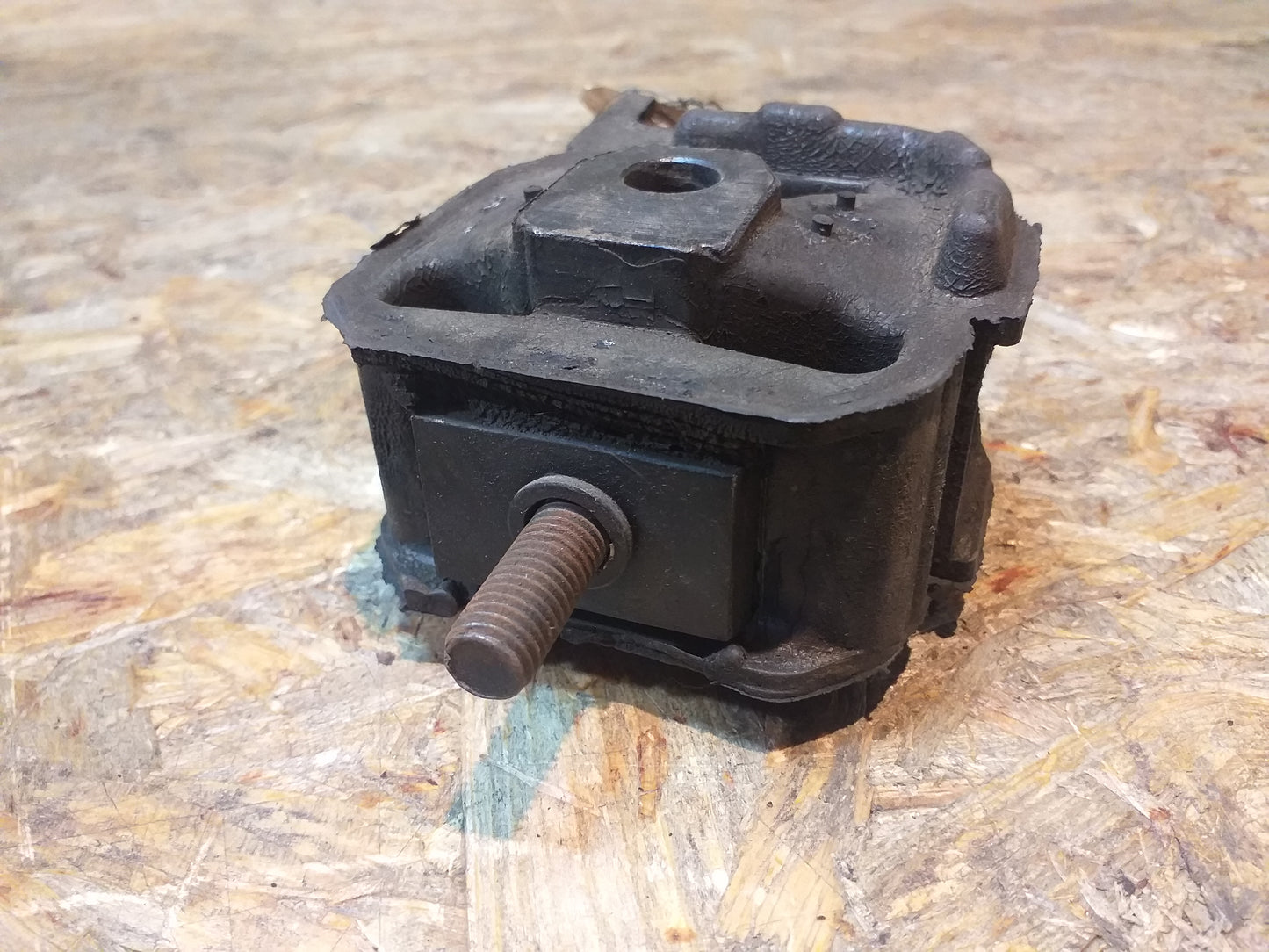 Ford Escort 81 1.6D Motorhalter original Ford NEU