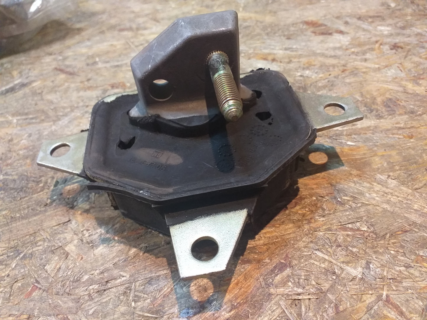 Corsa A Motorlager Motoraufgängung original GM Opel NEU