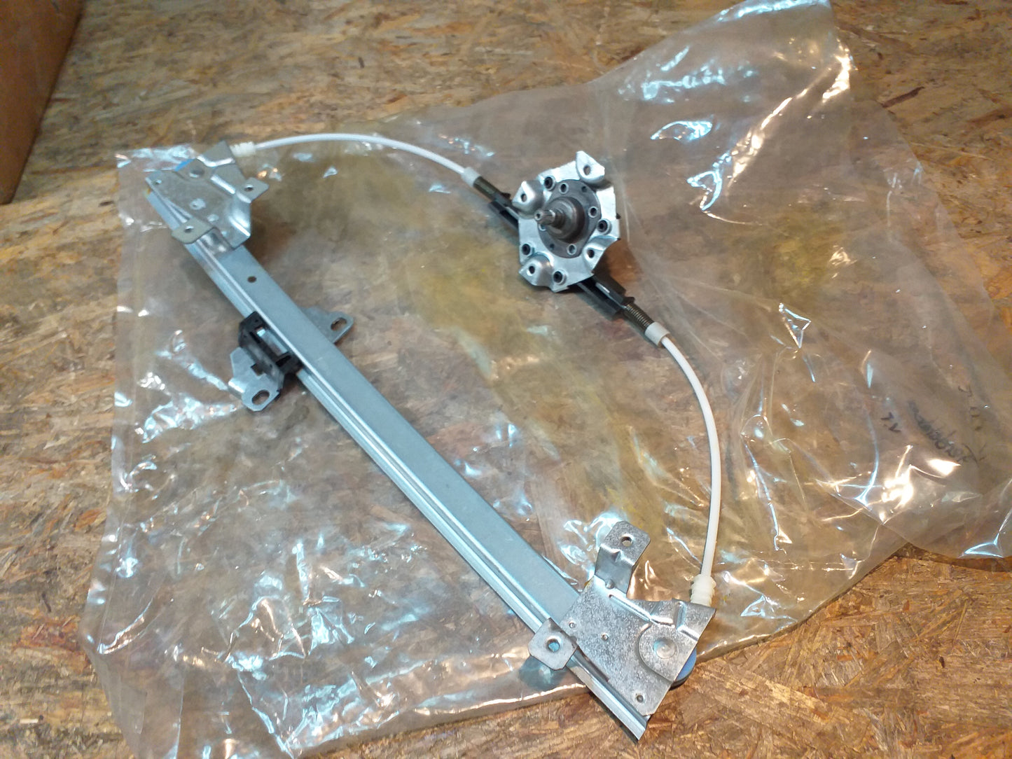 Kadett E Fensterheber manuell vorne rechts original GM Opel NEU