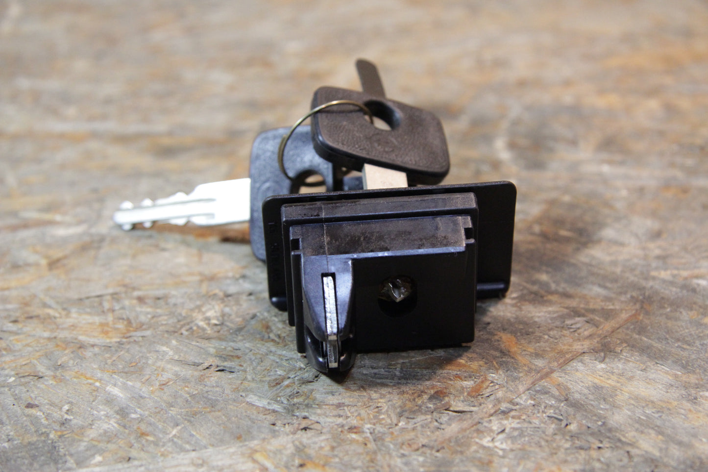 Original GM Opel Schloss mit Schliesszylinder und 2 Schlüsseln Handschuhfach (keine Profilverschlüsselung) 90273961 Kadett E