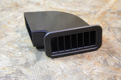 Original GM Opel Entlüftungseinsatz Seitenwand aussen 90186861 Kadett E